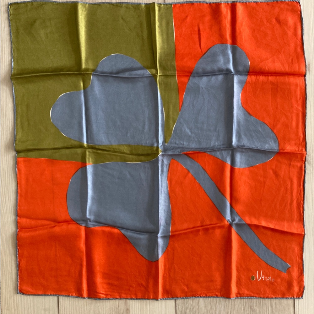 ☘️ Vera Neumann Orange and Gray Silk Scarf